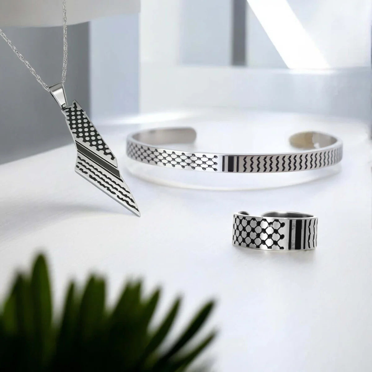 Palestine Jewelry Set Gold/Silver – Necklace, Bracelet & Ring with Kufiya Pattern