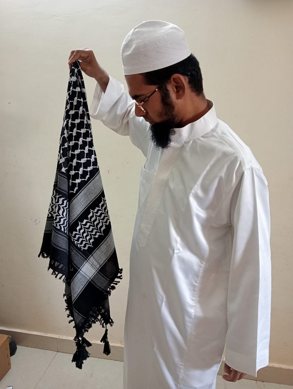 Kufiya/Keffieh Noir avec Franges Noires 100% Coton