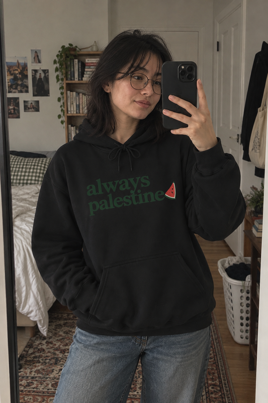 Visuel lifestyle généré par IA du sweat à capuche noir Always Palestine