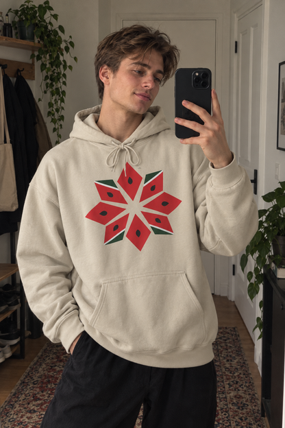 KI-Lifestylebild des sandfarbenen Melon Tatreez Hoodies